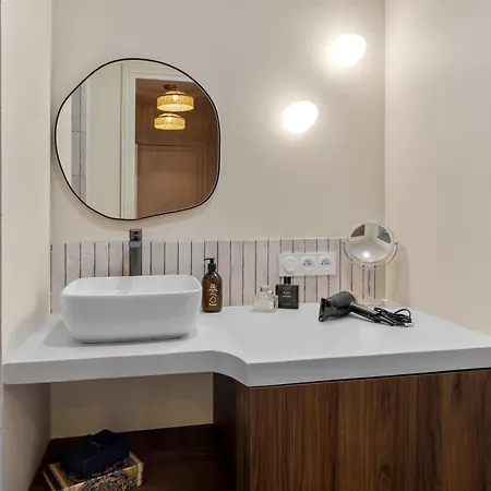 Le Bonheur - 5Mins Palais Des Festivals